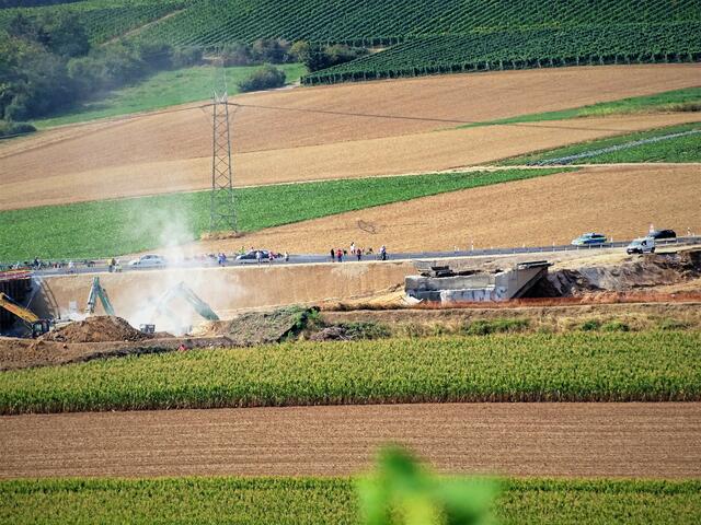 Abbruch der  Brücke über die A 6 bei Erlenbach 19.08.2018