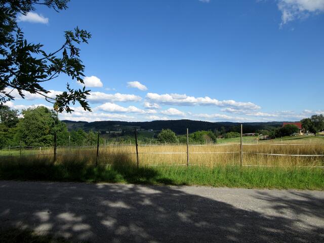 Hinter dem Annasee der Blick Richtung Billensbach und Etzlenswenden