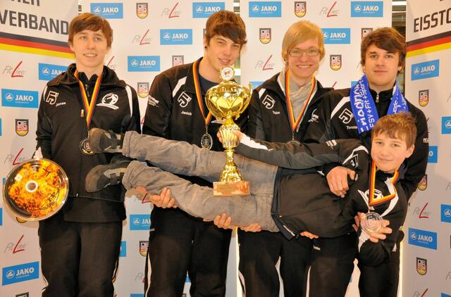 Erster großer Erfolg: Deutscher Meister im U16 Mannschaftswettbewerb auf Eis 2012