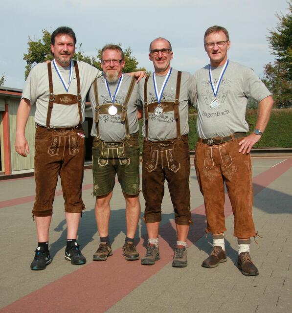 In bayuwarischer Tracht: Die alten Herren aus Hagenbach