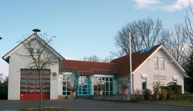 Bürgerhaus mit Feuerwehrmagazin und Kindergarten in Heuberg