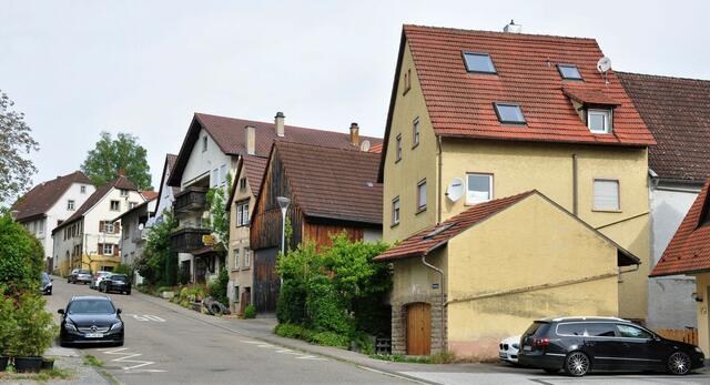 Straße zum Friedhof