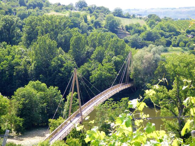 In welches Gebiet kommt man, wenn man diese Brücke von rechts nach links überquert? --- 5. Buchstabe des Ortes, zu dem das Gebiet gehört.....