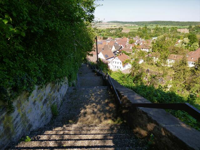Über viele Stufen musst du gehen ...... von wo nach wo führt wohl diese Treppe? --- 6. Buchstabe des Ortes, zu dem diese Treppe führt.....