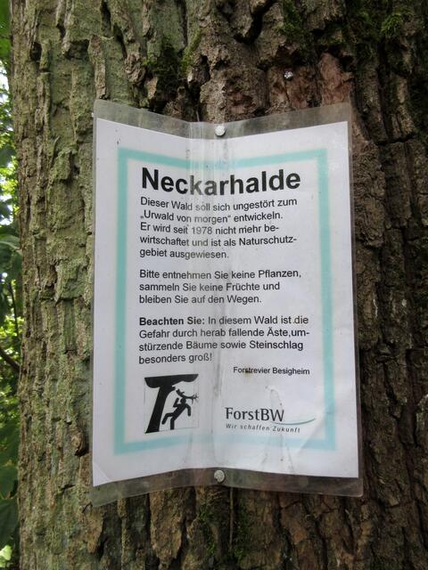 An der Verbindung von Hardtwald und Neckarhalde hängt dieses Schild.