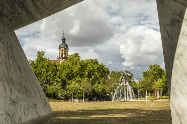 St. Dionysius-Kirche und Kunst im Stadtpark