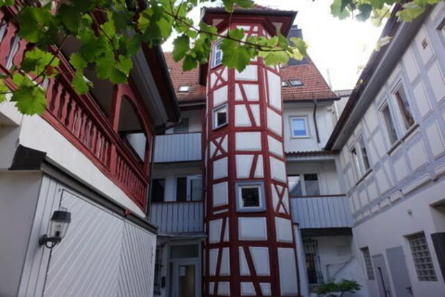 Innenhof Gasthof zur Sonne mit Galerie und Treppenturm