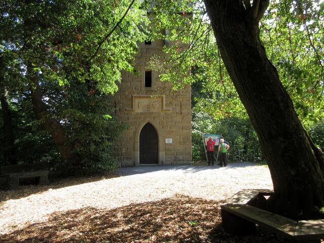 Hier die Auflösung, es handelt sich um eine besondere Perspektive mit Blick auf den Wunnenstein-Turm