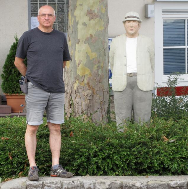 Zum Schluss noch mehr stehende Männer