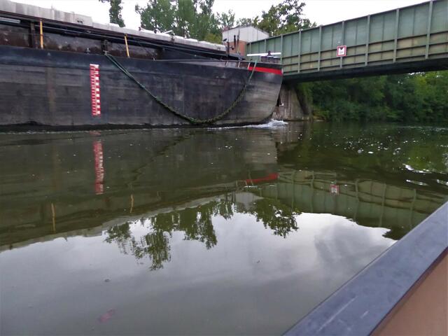 Frachtschiff Nr. 3... passt das unter die Brücke???