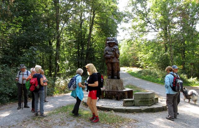 Jetzt ist sie wieder schön, die Jägers-Ruh im Stadtwald: https://www.stimme.de/archiv-ticker/2003/maerz/Heilbronn-Jaegers-Ruh-im-Stadtwald-vor-dem-Zerfall-bewahrt;art129622,2717524