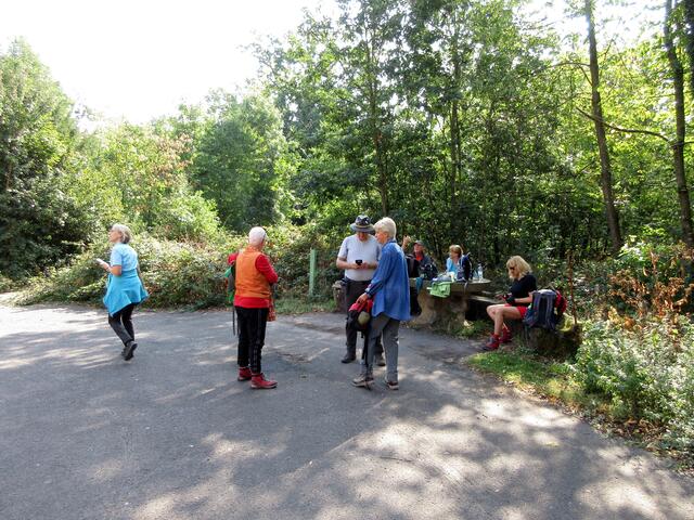 Eine wunderbare Spätsommerwanderung und Rast an einem schattigen Plätzchen.