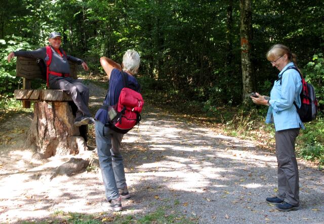 Der neue König vom Köpfertal ;-) freut sich über die Auszeichnung für 150 gemeinsam gewanderte Kilometer. Nun ist das Wanderabzeichen für 2020 trotz Corona-Einschränkungen nicht mehr weit.