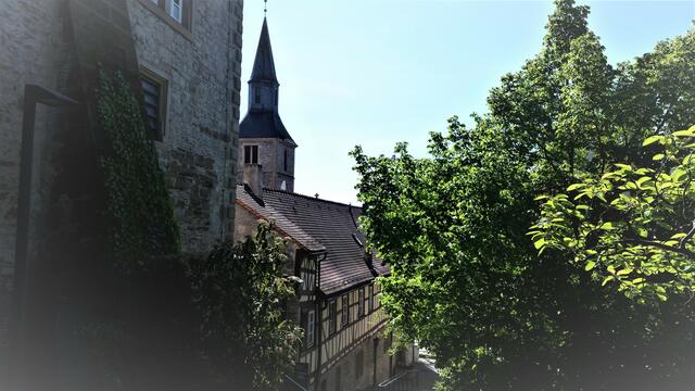 Greckenschloss und Turm der Sebastianskirche