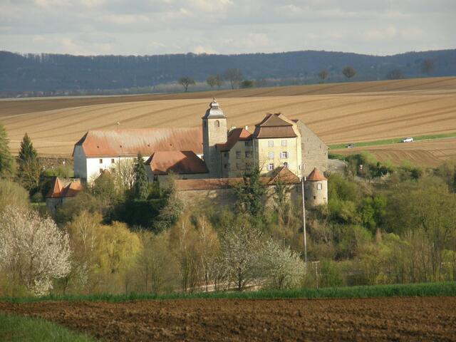 Blick auf Schloss Heuchlingen an der Jagst.