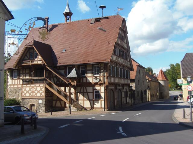 Das alte Rathaus in Kochendorf, dass es auch als Bastelobjekt einer Eisenbahnzubehörfirma zu kaufen gibt.