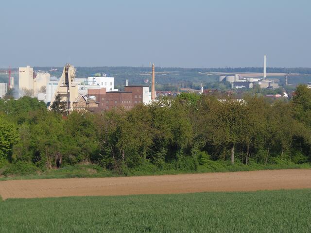 Einmalig auf der Welt: ein Zucker(fabrik) und Salz(Bergwerk) auf einen Blick. Daneben noch eine Mühle (Firma Friesinger), die Zucker und Salz in ihren Backmischungen verarbeitet.