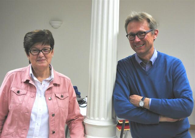 Der neu gewählte Vorstand des Auszeithaus Hohenlohe e.V.: Anita Rappold-Mayer und Pfarrer Klaus Kempter. Es fehlt Herbert Arnold.
