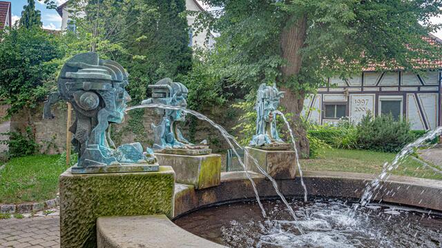 Brunnen in Weiler (Skulpturen von G. Stilling)