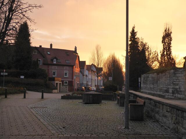 Bahnhofstraße Kochendorf im Abendlicht