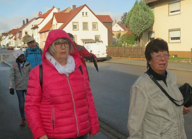 Bereits in der Waldstraße grüßte dann die Sonne - "Wenn Engel Wandern lacht der Himmel" | Foto: A.Spörle