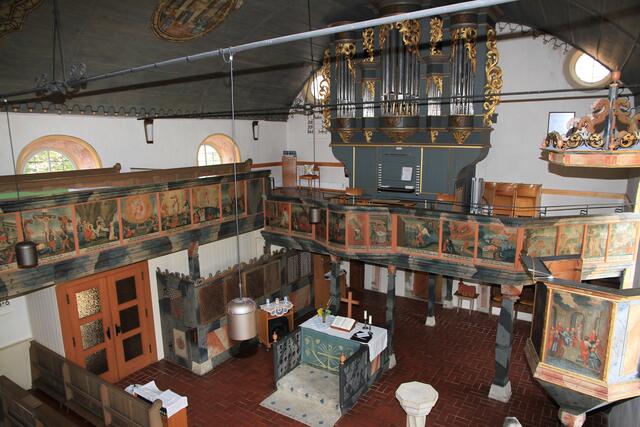 Innenraum der Kirche in Weiler