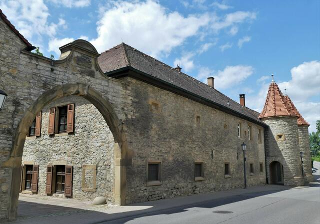 Vorhof Schloss Lehen