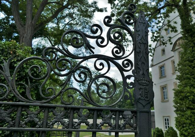 Tor zum Schloss Lehen