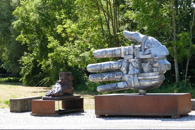 In Pfaffenhofen hat alles Hand und Fuß - Skulpturen von Gunther Stilling