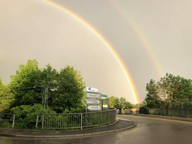 Doppelter Regenbogen über ehemaliges Kindersolbad
