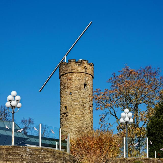 Immer ein schöner Anblick: Der Wartbergturm, der über Heilbronn thront. Heimatreporter Wolfgang Kynast war oben auf dem Wartberg und hat Turm samt Strahl fotografiert. | Foto: Wolfgang Kynast