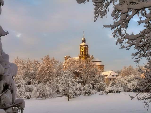 Anneliese Schmidt lichtete St. Dionysius in Neckarsulm schneebedeckt ab. Wirklich ein bezaubernder Anblick! | Foto: Anneliese Schmidt
