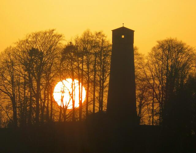 Ein wirklich stimmungsvolles Bild vom Steinknickleturm in Wüstenrot kommt von Heimatreporterin Monika Braun. | Foto: Monika Braun