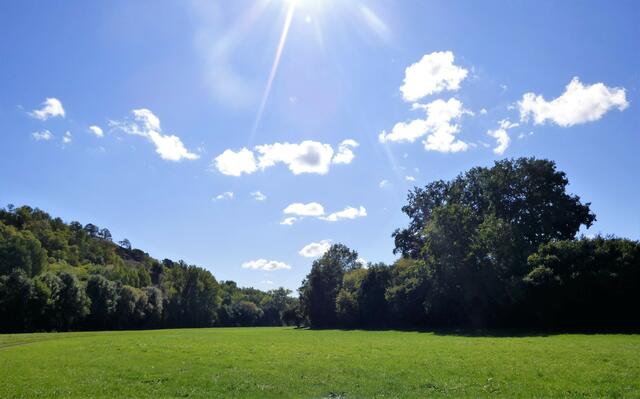 Der perfekte Septembertag in einer ruhigen Landschaft.