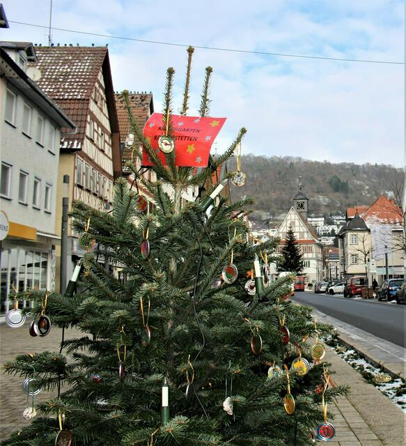 geschmückte Tannenbäume