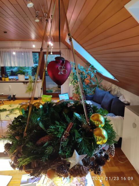 Ein Stück Wald hängt nun über meinem Tisch