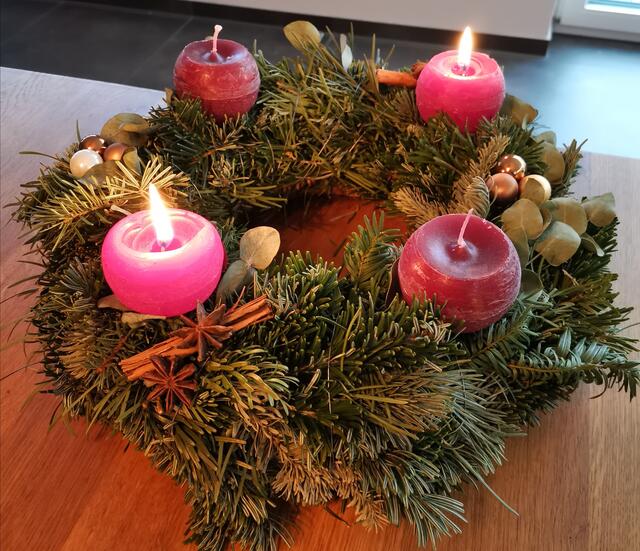 Adventskranz binden - Familientradition am Samstag vorm ersten Advent