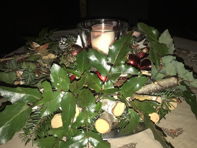 Weihnachtlicher Gartentisch
