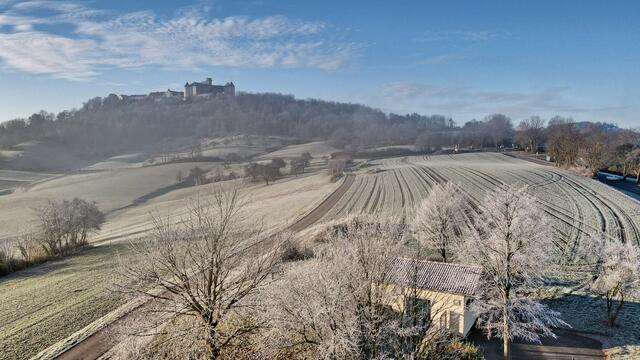 Bild des Monats November (Hohenlohe) von Heimatreporter Heinrich Brehm: Waldenburg bereits nebelfrei. | Foto: Heinrich Brehm