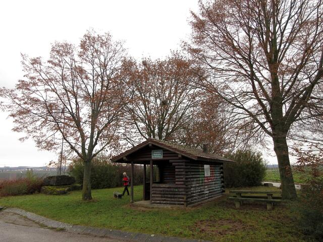 Eigentlich ein schöner Platz... aber die Schmierfinken, diese allzu häufig vorkommenden Vögel, waren auch hier aktiv.