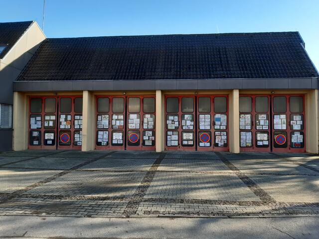 Als Gegenzug zum Überraschungspaket sollten die Kinder ein selbst gemaltes (Feuerwehr)Bild bereitlegen, das von der Feuerwehr mitgenommen wurde.