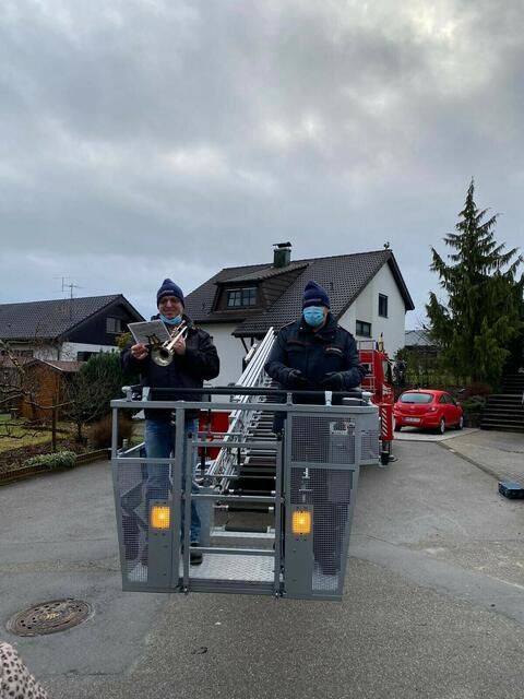 Erneuter Aufbau der Drehleiter, das umsetzen des Fahrzeugs sowie der Auf- und Abbau kostete Zeit