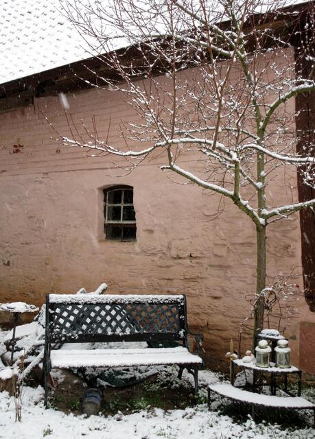 Dorfidylle in Häfnerhaslach, sogar hier unten hatte es inzwischen geschneit.