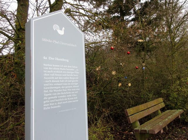 Diese eine Station des Mörikepfads Cleversulzbach haben wir auch gestreift. Schön ist der Platz weihnachtlich geschmückt.