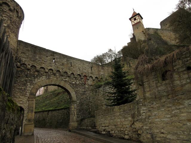 Tor zur Altstadt in Bad Wimpfen. Einsam und düster...