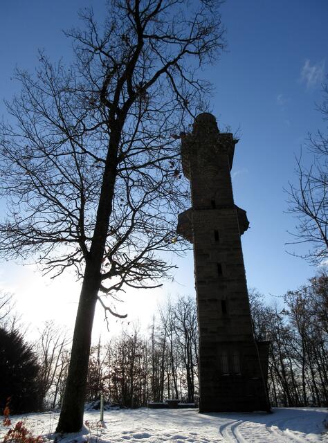 Schweinsbergturm vor der Sonne