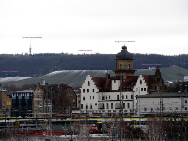 Blick über das alte Hauptpost-Gebäude zum Gaffenberg / Schweinsberg