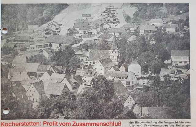 HZ vom 27.10.1980 - auf dem Foto gut zu erkennen: die ausgebaute Kelter mit dem Flachdachanbau, das Baugebiet Setze an und unterhalb der Straße nach Mäusdorf, die Kirche, links davon das Pfarrhaus und davor das alte Schulhaus, heutige Verwaltungsstelle Kocherstetten