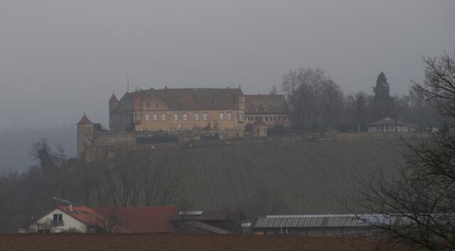 Eine für uns ungewöhnliche Ansicht der Burg Stettenfels, interessant auch durch den Nebel