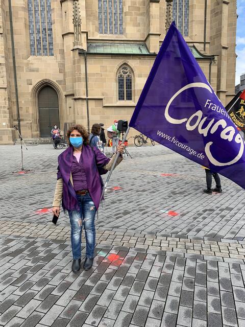 Rajaa Al Rihymee am 1. Mai auf dem Kiliansplatz